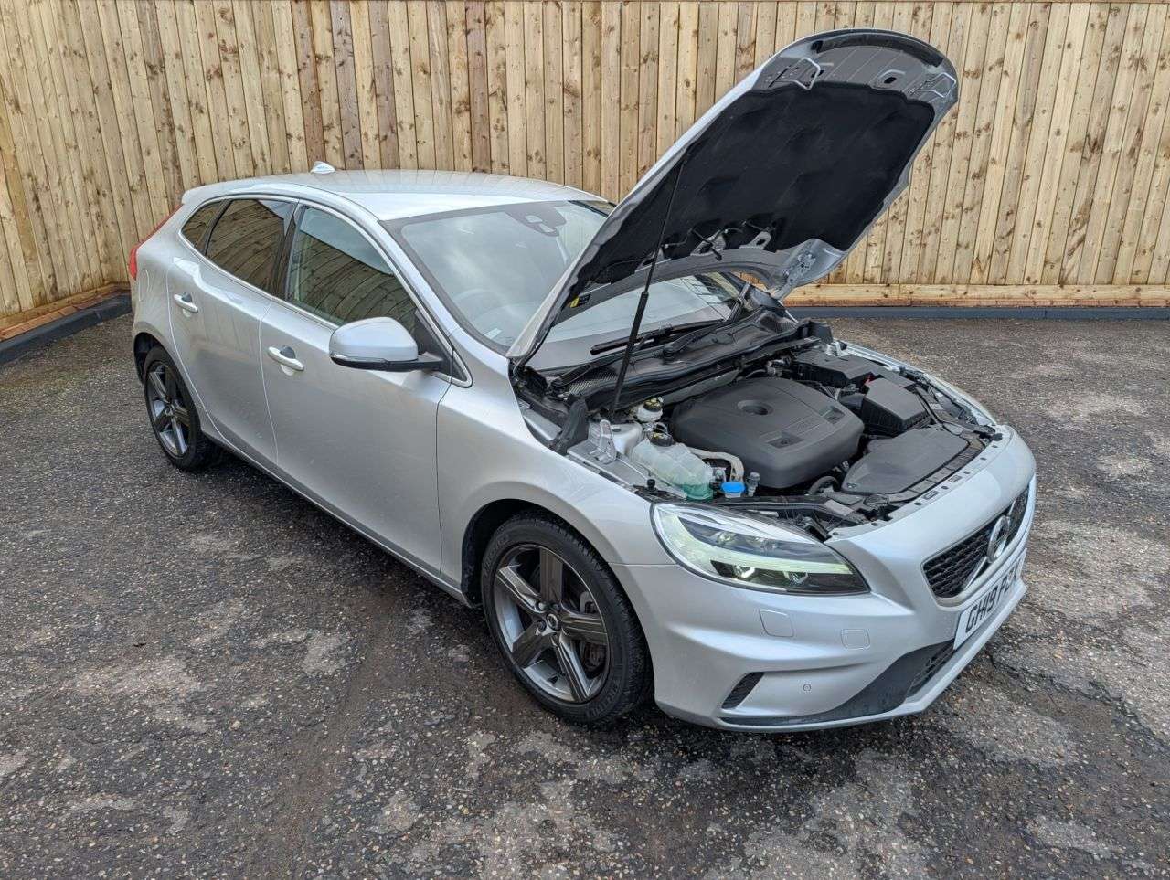 2019 VOLVO V40 2019 VOLVO V40