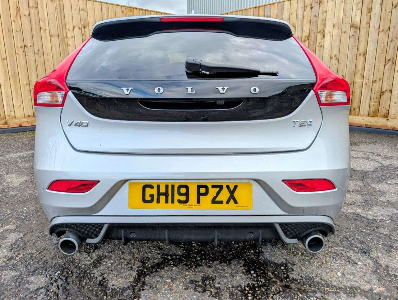 2019 VOLVO V40 2019 VOLVO V40