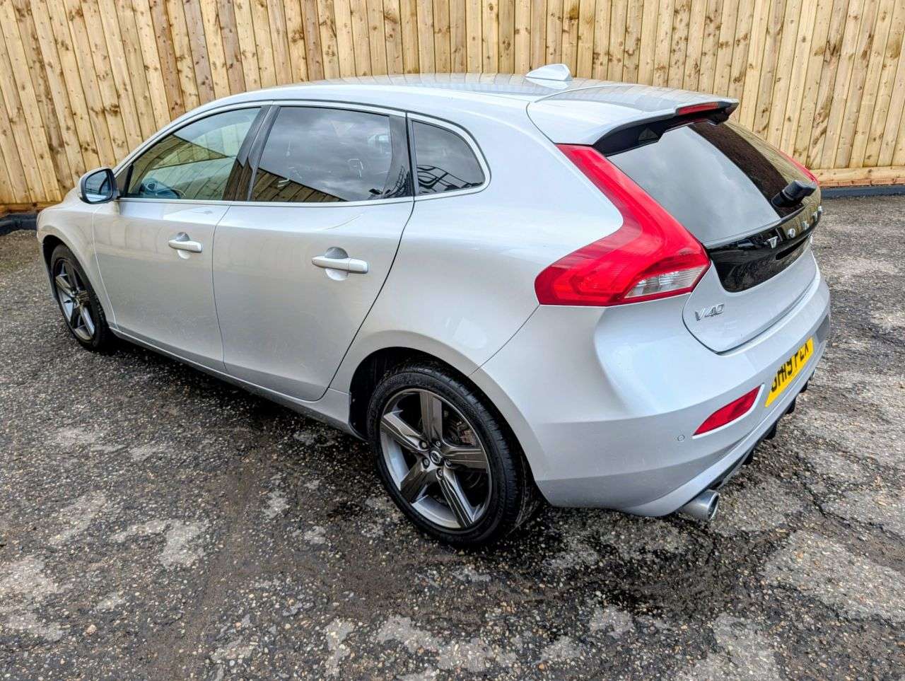 2019 VOLVO V40 2019 VOLVO V40