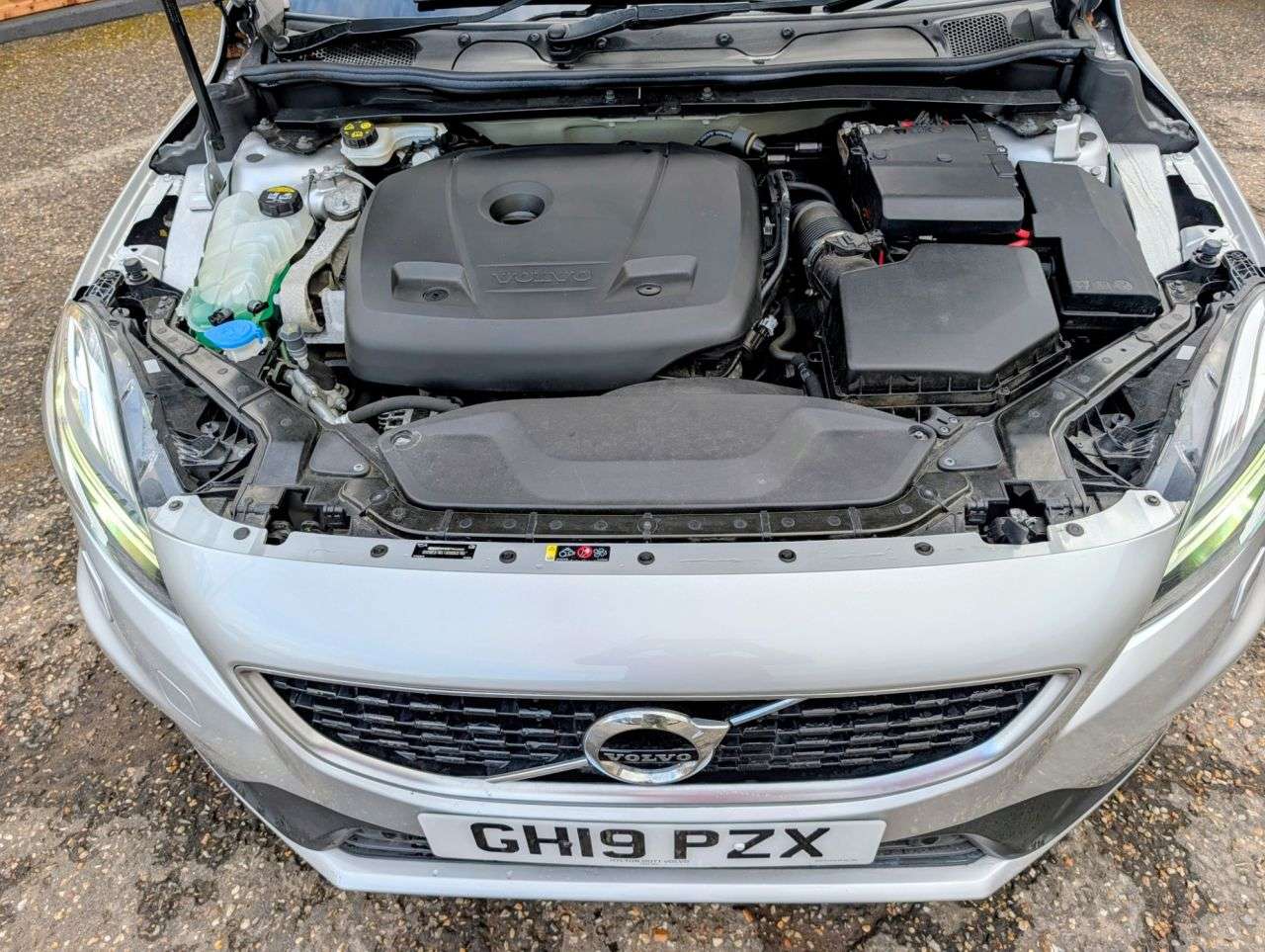 2019 VOLVO V40 2019 VOLVO V40
