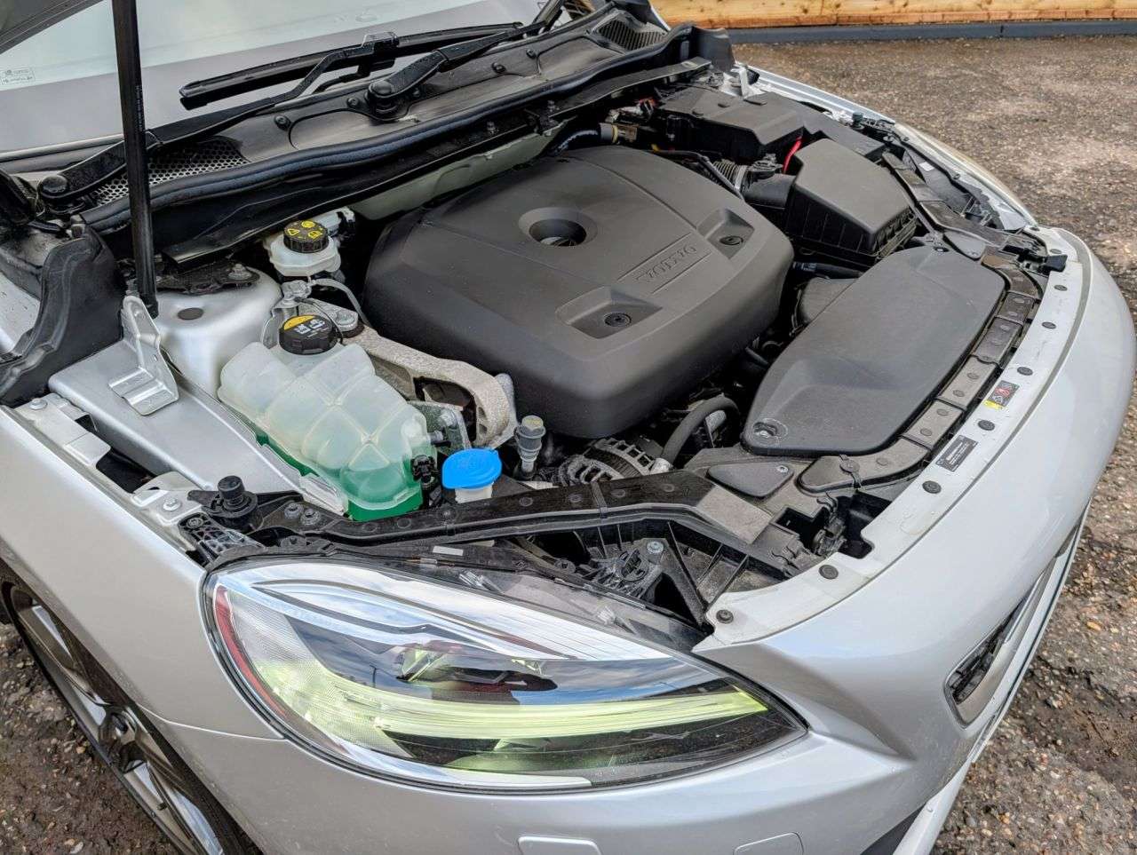 2019 VOLVO V40 2019 VOLVO V40