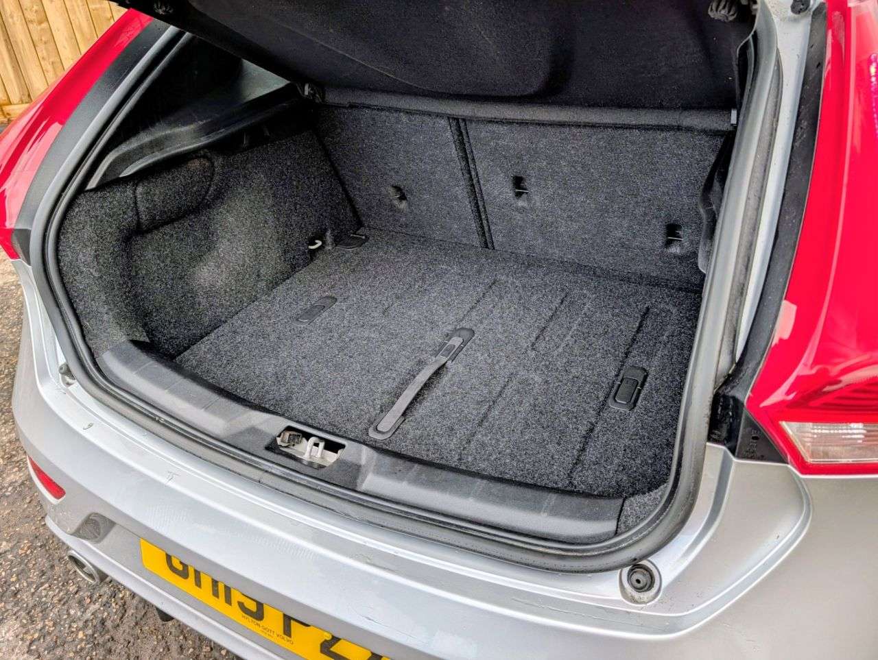2019 VOLVO V40 2019 VOLVO V40
