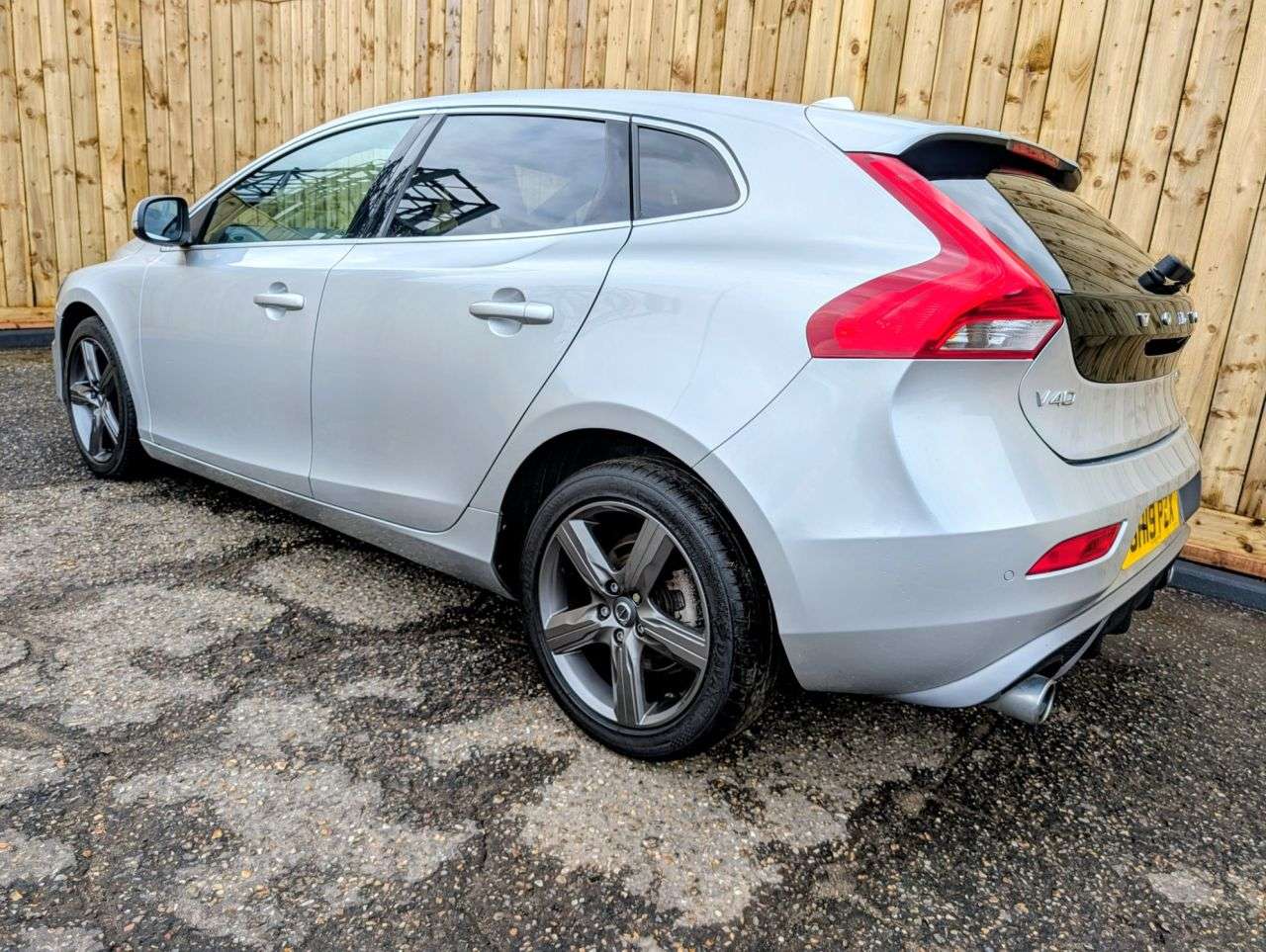 2019 VOLVO V40 2019 VOLVO V40