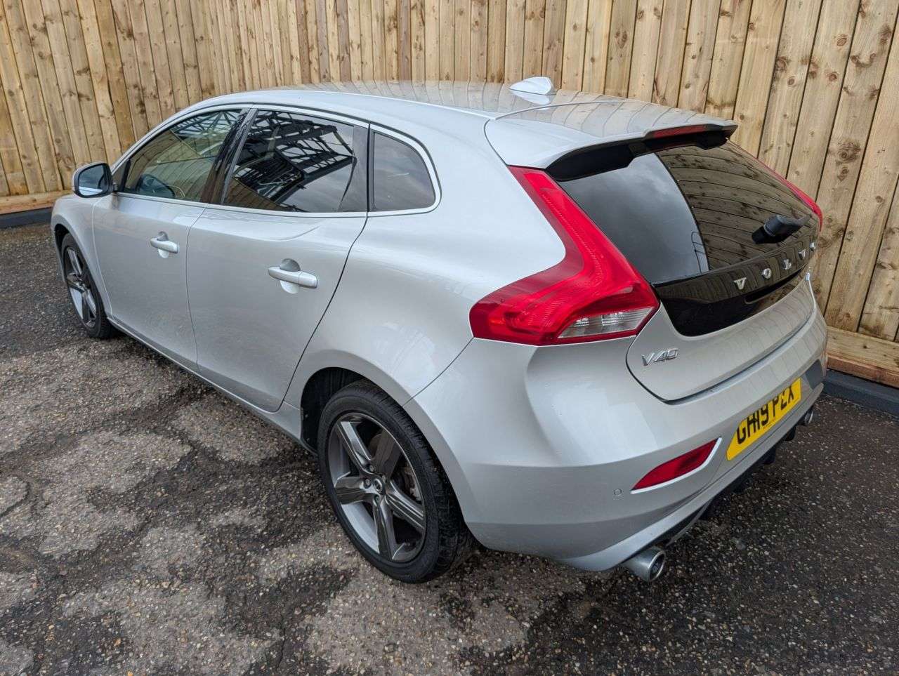 2019 VOLVO V40 2019 VOLVO V40
