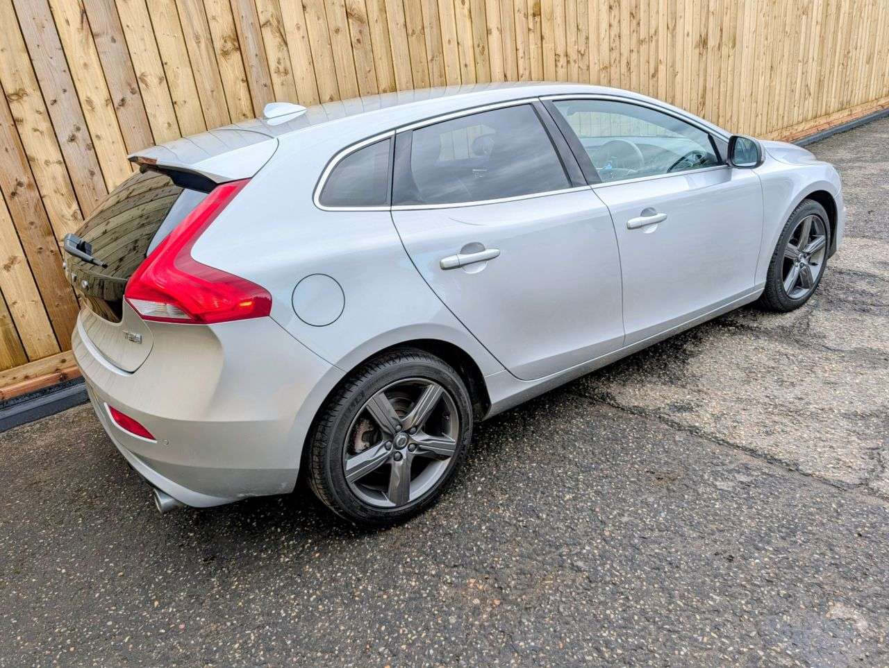 2019 VOLVO V40 2019 VOLVO V40