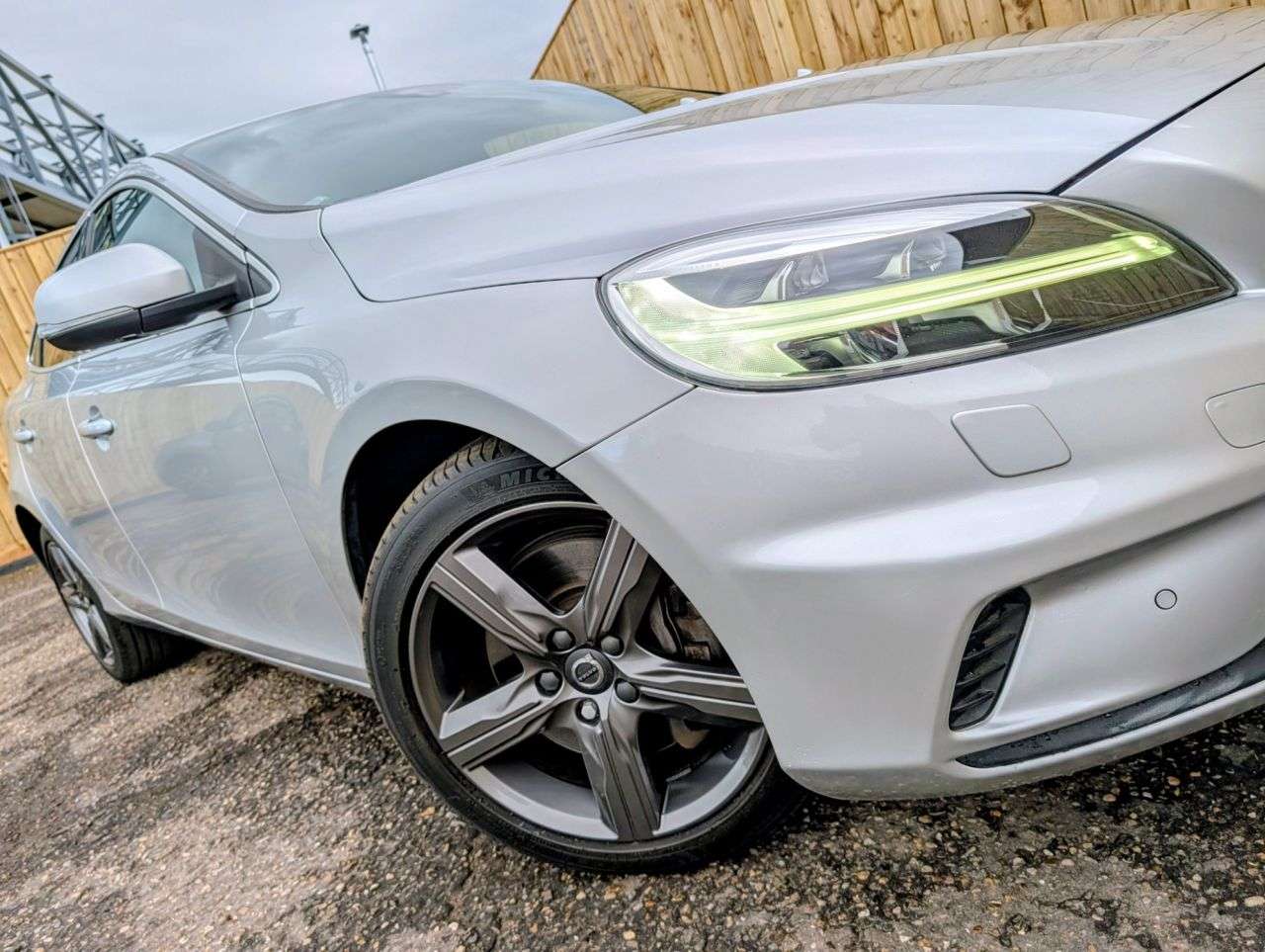 2019 VOLVO V40 2019 VOLVO V40