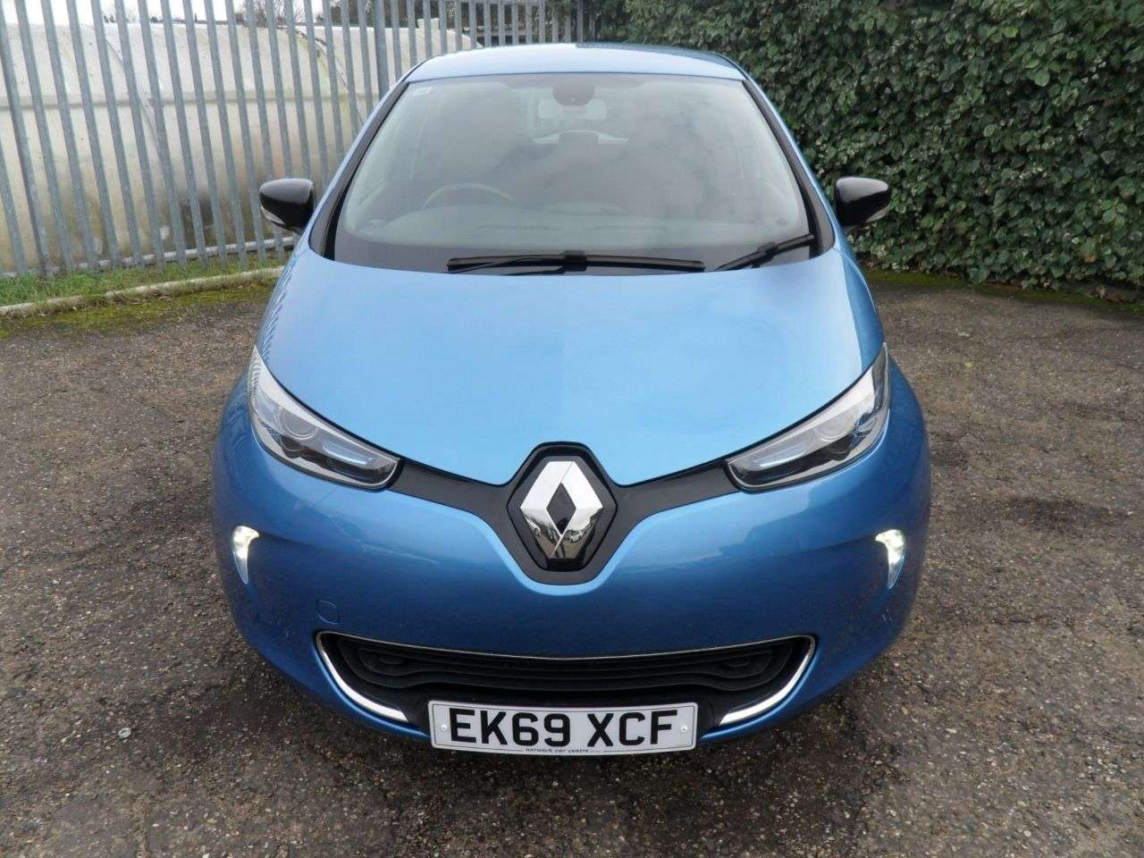 A 2019 RENAULT ZOE R110 41kWh Dynamique Nav Hatchback 5dr Electric Auto (i) (107 bhp) Zircon B A 2019 RENAULT ZOE R110 41kWh Dynamique Nav Hatchback 5dr Electric Auto (i) (107 bhp) Zircon B