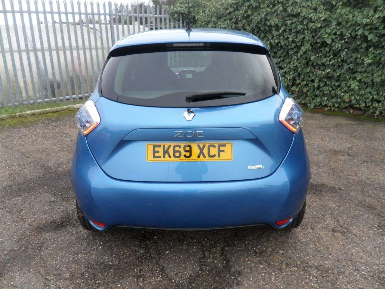 A 2019 RENAULT ZOE R110 41kWh Dynamique Nav Hatchback 5dr Electric Auto (i) (107 bhp) Zircon B A 2019 RENAULT ZOE R110 41kWh Dynamique Nav Hatchback 5dr Electric Auto (i) (107 bhp) Zircon B