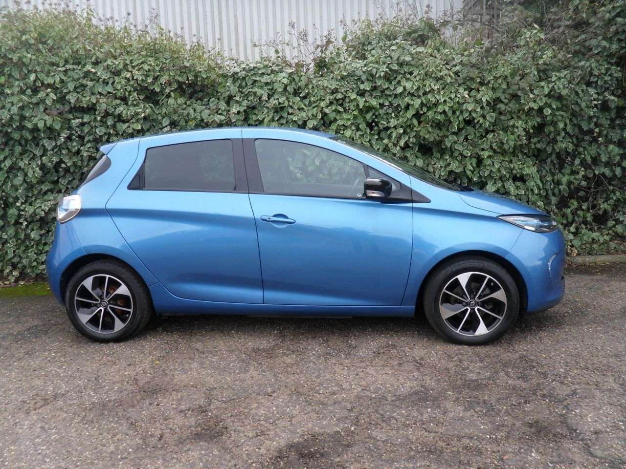 A 2019 RENAULT ZOE R110 41kWh Dynamique Nav Hatchback 5dr Electric Auto (i) (107 bhp) Zircon B A 2019 RENAULT ZOE R110 41kWh Dynamique Nav Hatchback 5dr Electric Auto (i) (107 bhp) Zircon B