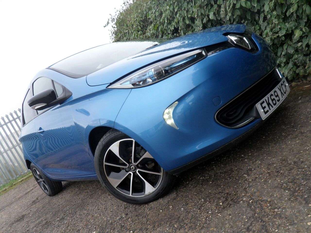 A 2019 RENAULT ZOE R110 41kWh Dynamique Nav Hatchback 5dr Electric Auto (i) (107 bhp) Zircon B A 2019 RENAULT ZOE R110 41kWh Dynamique Nav Hatchback 5dr Electric Auto (i) (107 bhp) Zircon B
