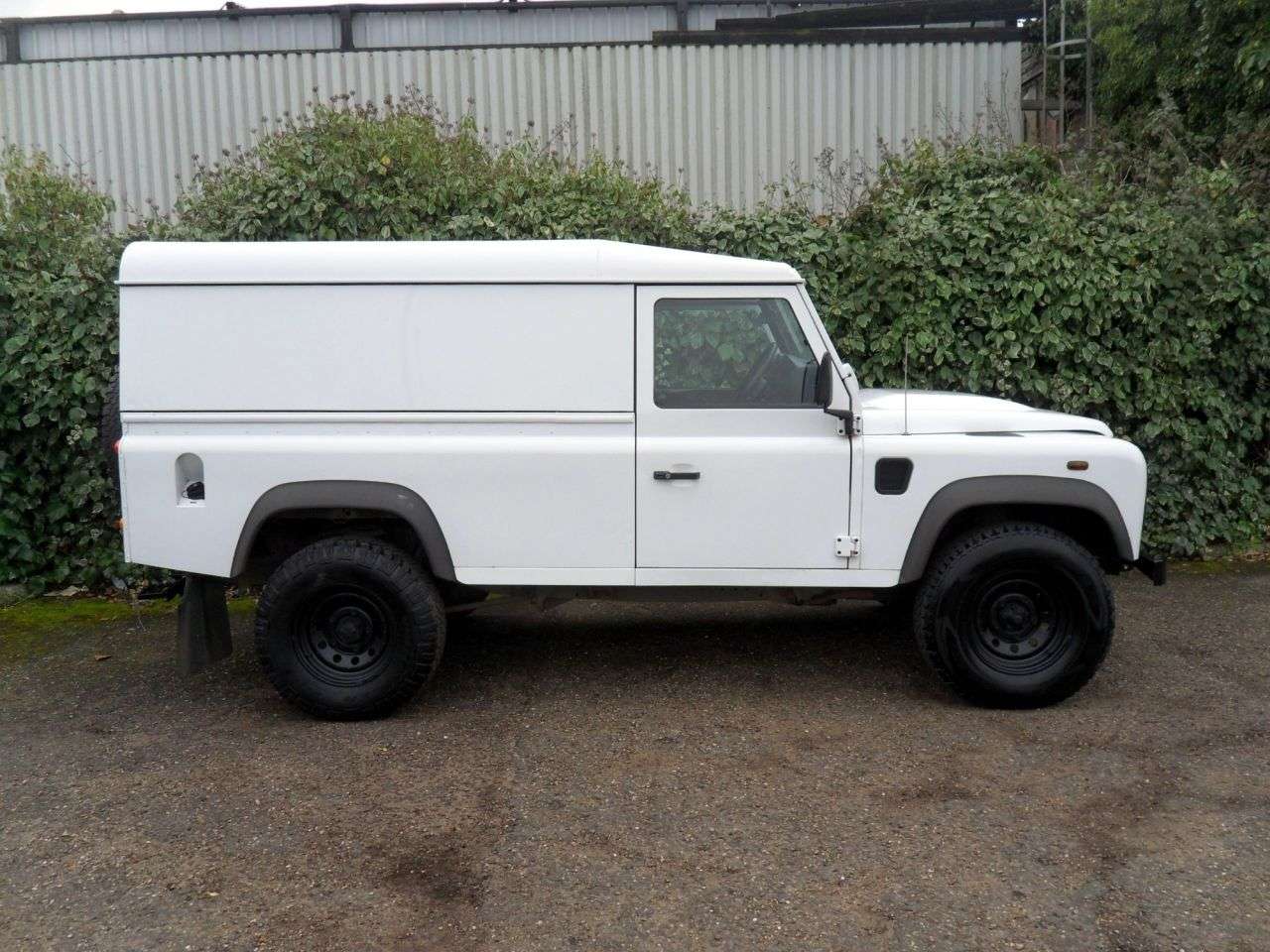 A 2012 LAND ROVER DEFENDER 2.2 TDCi Hard Top SUV 3dr Diesel Manual 4WD MWB Euro 5 (122 ps) One Owner F A 2012 LAND ROVER DEFENDER 2.2 TDCi Hard Top SUV 3dr Diesel Manual 4WD MWB Euro 5 (122 ps) One Owner F