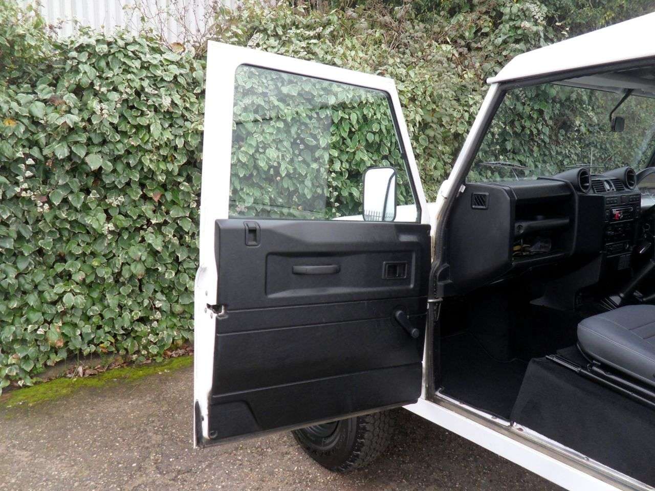 2012 LAND ROVER DEFENDER 2012 LAND ROVER DEFENDER