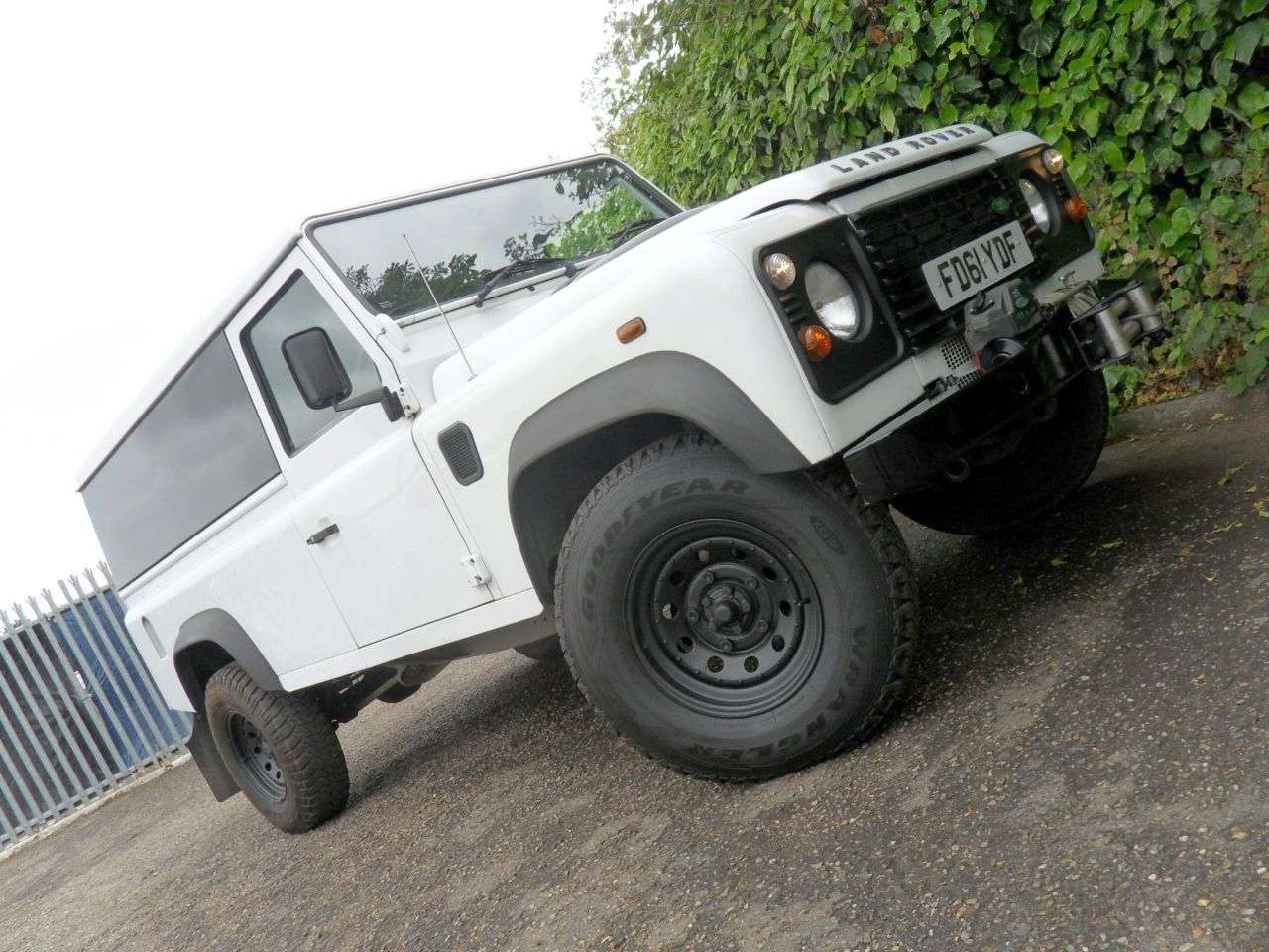 A 2012 LAND ROVER DEFENDER 2.2 TDCi Hard Top SUV 3dr Diesel Manual 4WD MWB Euro 5 (122 ps) 1 Owner Ful A 2012 LAND ROVER DEFENDER 2.2 TDCi Hard Top SUV 3dr Diesel Manual 4WD MWB Euro 5 (122 ps) 1 Owner Ful