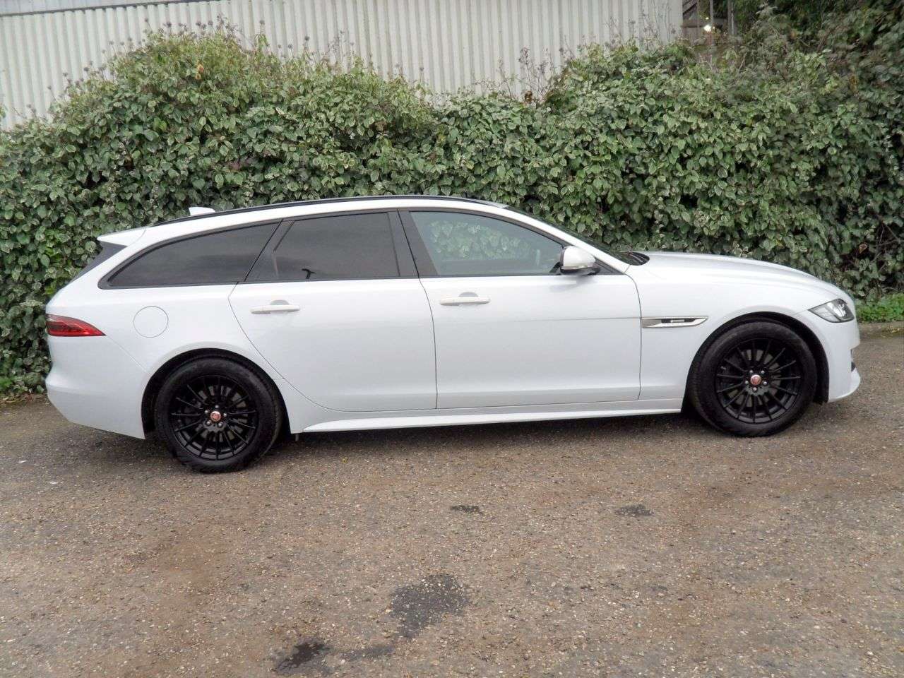 A 2018 JAGUAR XF 2.0d R-Sport Sportbrake 5dr Diesel Auto Euro 6 (s/s) (163 ps) Yulong White A 2018 JAGUAR XF 2.0d R-Sport Sportbrake 5dr Diesel Auto Euro 6 (s/s) (163 ps) Yulong White