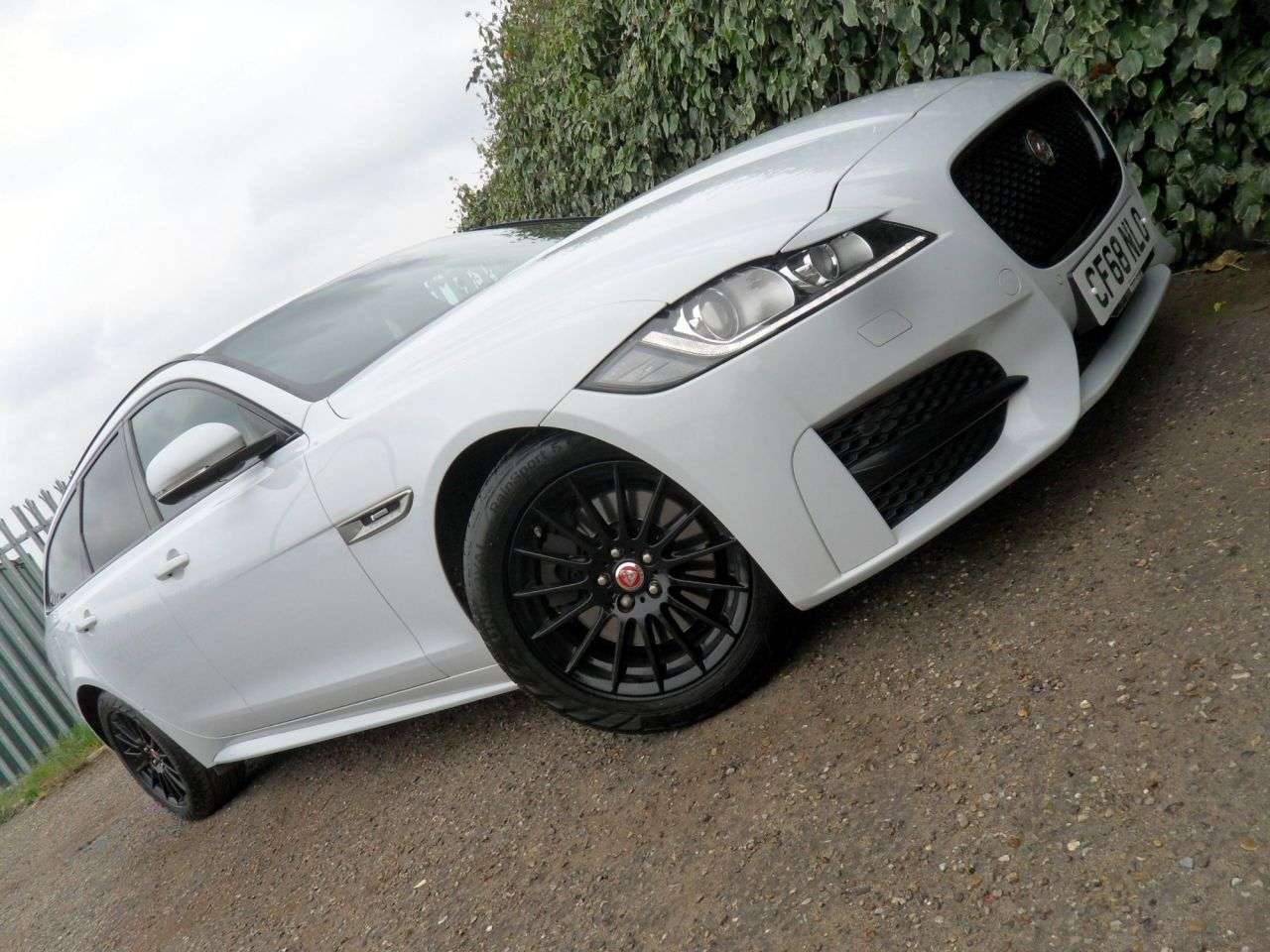 A 2018 JAGUAR XF 2.0d R-Sport Sportbrake 5dr Diesel Auto Euro 6 (s/s) (163 ps) Yulong White A 2018 JAGUAR XF 2.0d R-Sport Sportbrake 5dr Diesel Auto Euro 6 (s/s) (163 ps) Yulong White
