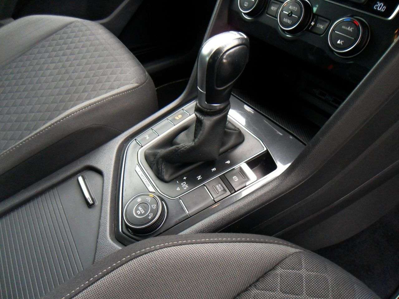 2018 VOLKSWAGEN TIGUAN 2018 VOLKSWAGEN TIGUAN