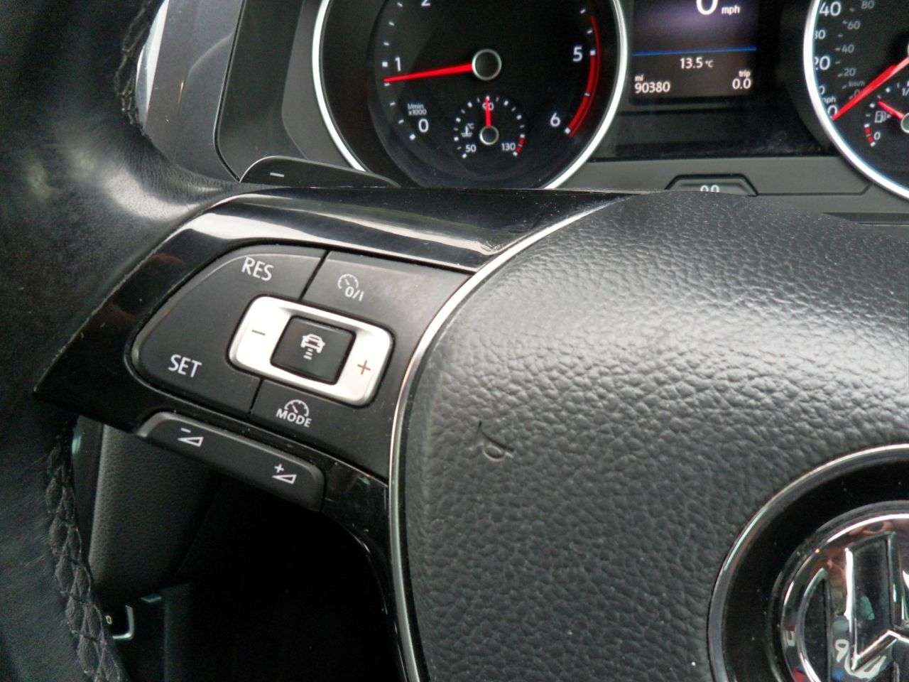 2018 VOLKSWAGEN TIGUAN 2018 VOLKSWAGEN TIGUAN