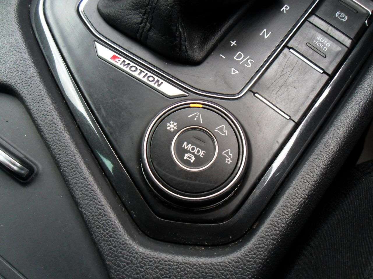 2018 VOLKSWAGEN TIGUAN 2018 VOLKSWAGEN TIGUAN