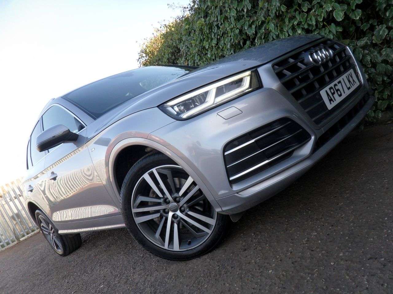 A 2017 AUDI Q5 2.0 TDI S line SUV 5dr Diesel S Tronic quattro Euro 6 (s/s) (190 ps) Full A A 2017 AUDI Q5 2.0 TDI S line SUV 5dr Diesel S Tronic quattro Euro 6 (s/s) (190 ps) Full A