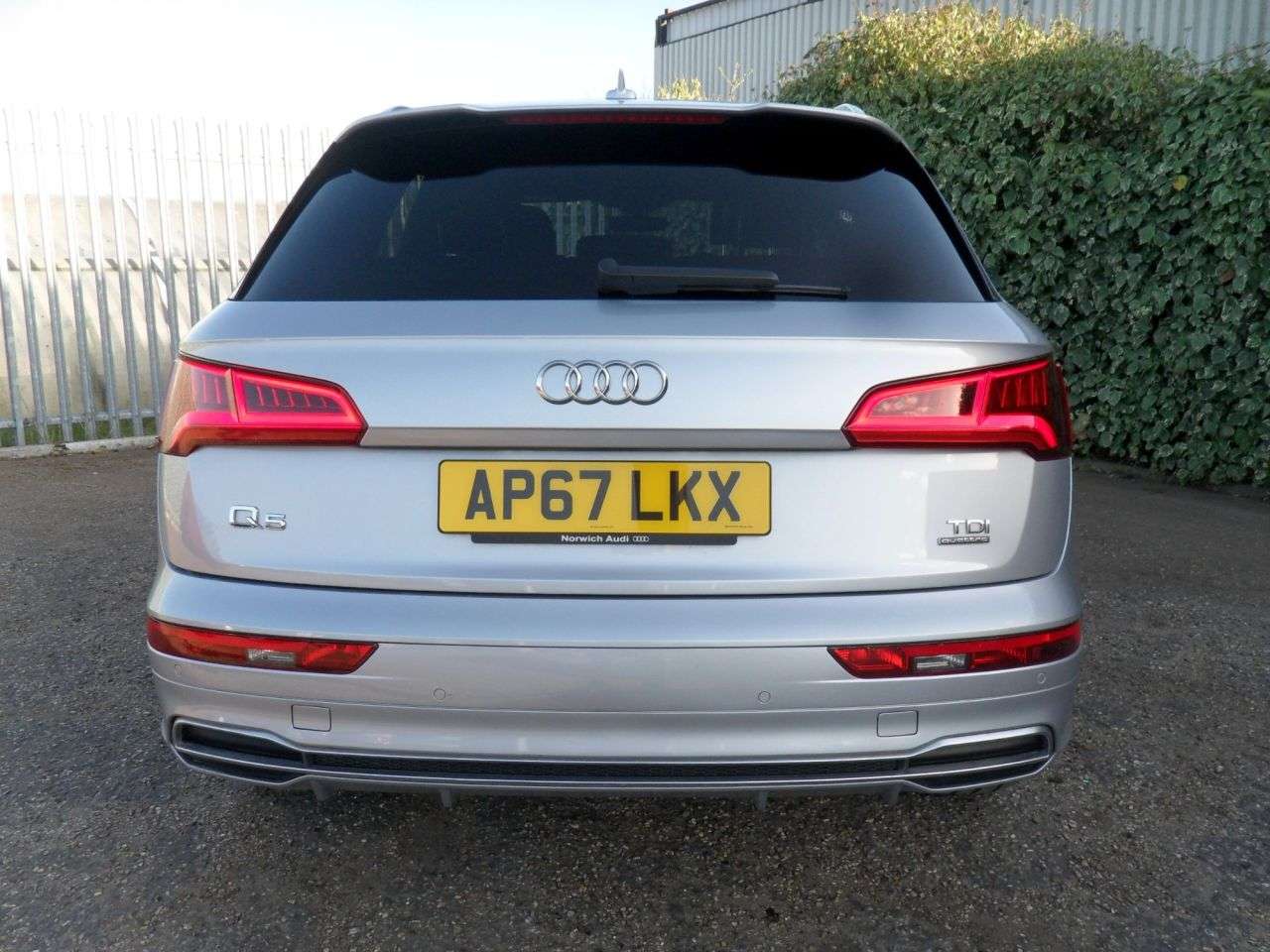 A 2017 AUDI Q5 2.0 TDI S line SUV 5dr Diesel S Tronic quattro Euro 6 (s/s) (190 ps) Full A A 2017 AUDI Q5 2.0 TDI S line SUV 5dr Diesel S Tronic quattro Euro 6 (s/s) (190 ps) Full A