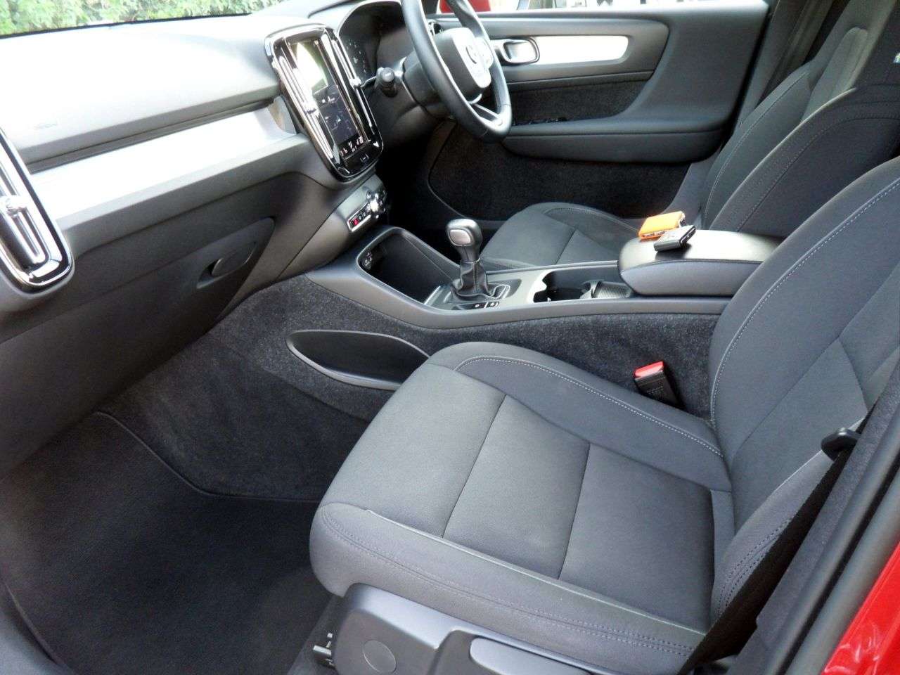 2022 VOLVO XC40 2022 VOLVO XC40