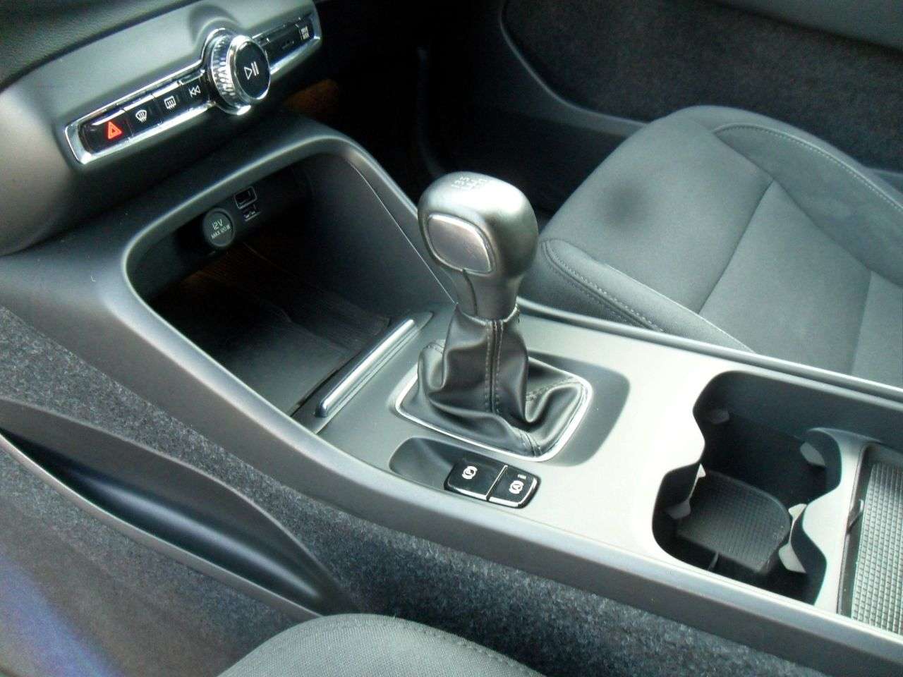 2022 VOLVO XC40 2022 VOLVO XC40