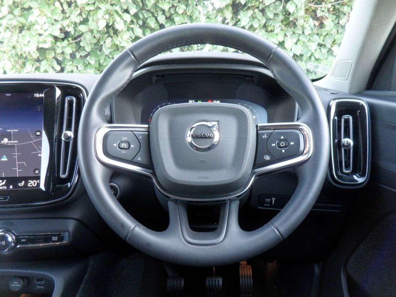2022 VOLVO XC40 2022 VOLVO XC40
