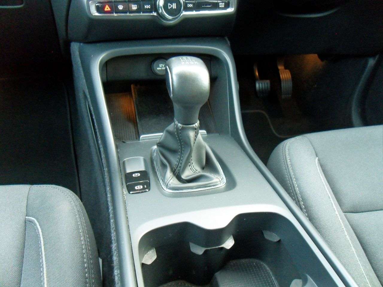 2022 VOLVO XC40 2022 VOLVO XC40