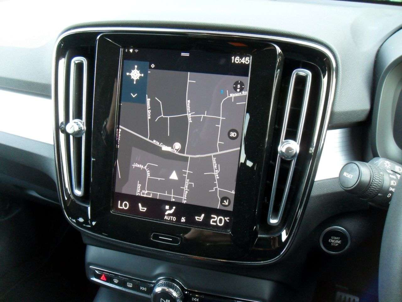 2022 VOLVO XC40 2022 VOLVO XC40