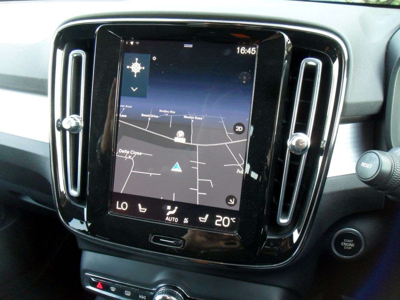 2022 VOLVO XC40 2022 VOLVO XC40