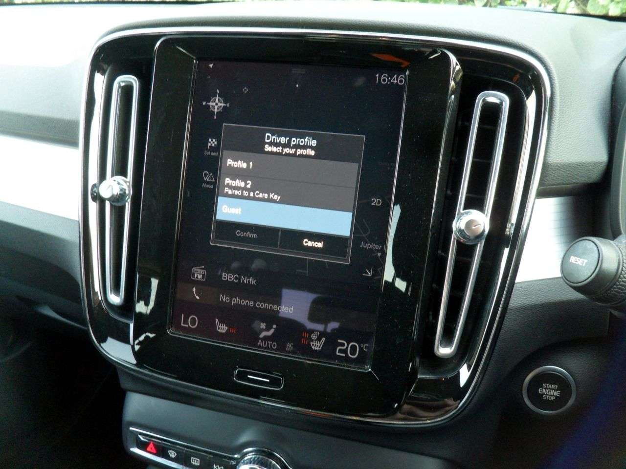 2022 VOLVO XC40 2022 VOLVO XC40