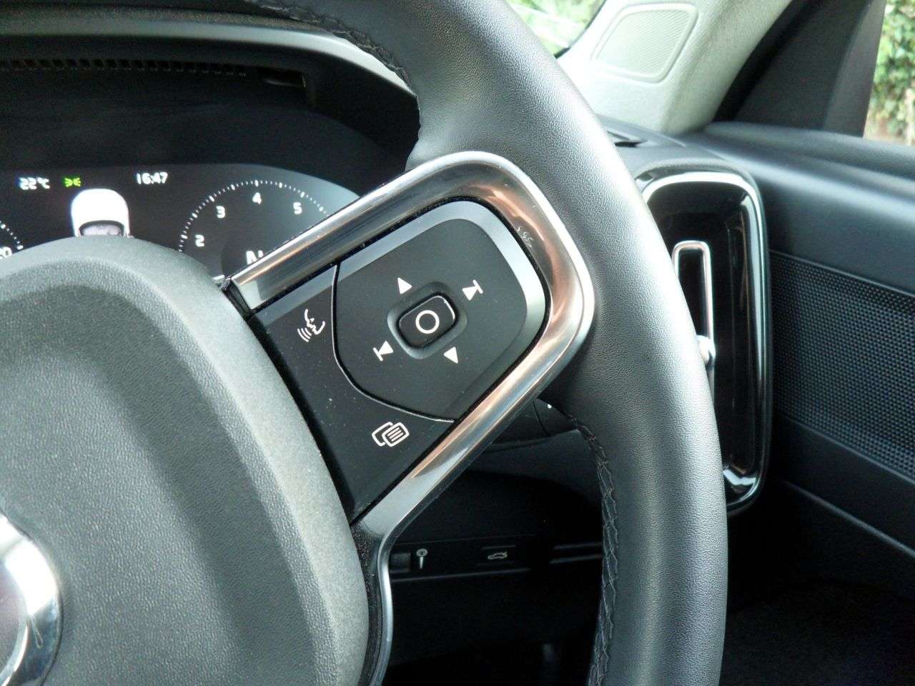 2022 VOLVO XC40 2022 VOLVO XC40