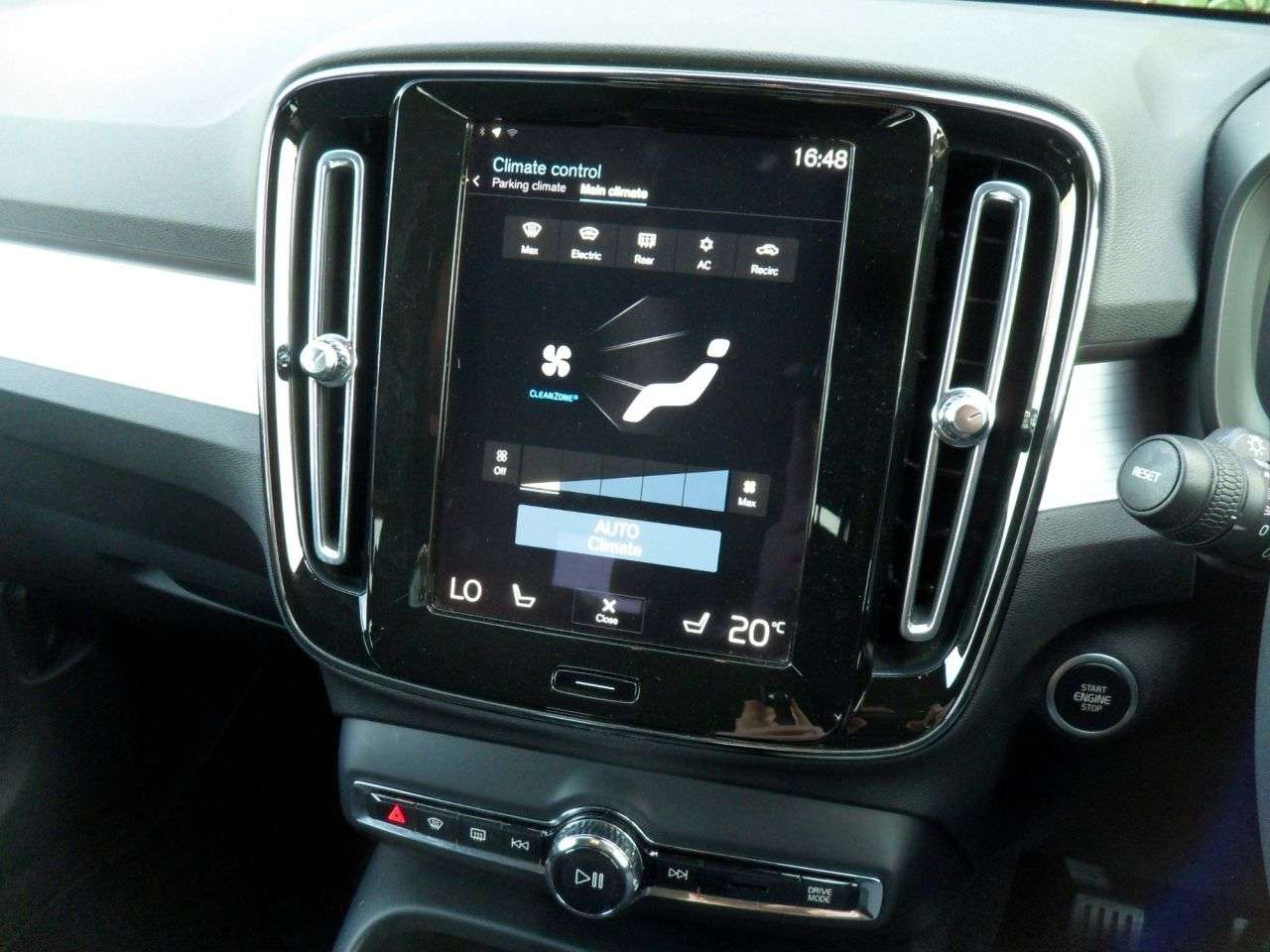 2022 VOLVO XC40 2022 VOLVO XC40