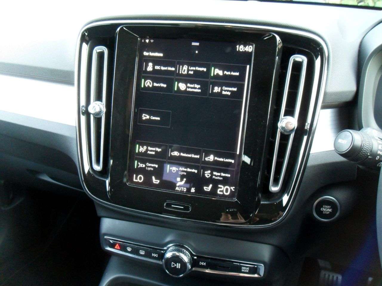 2022 VOLVO XC40 2022 VOLVO XC40