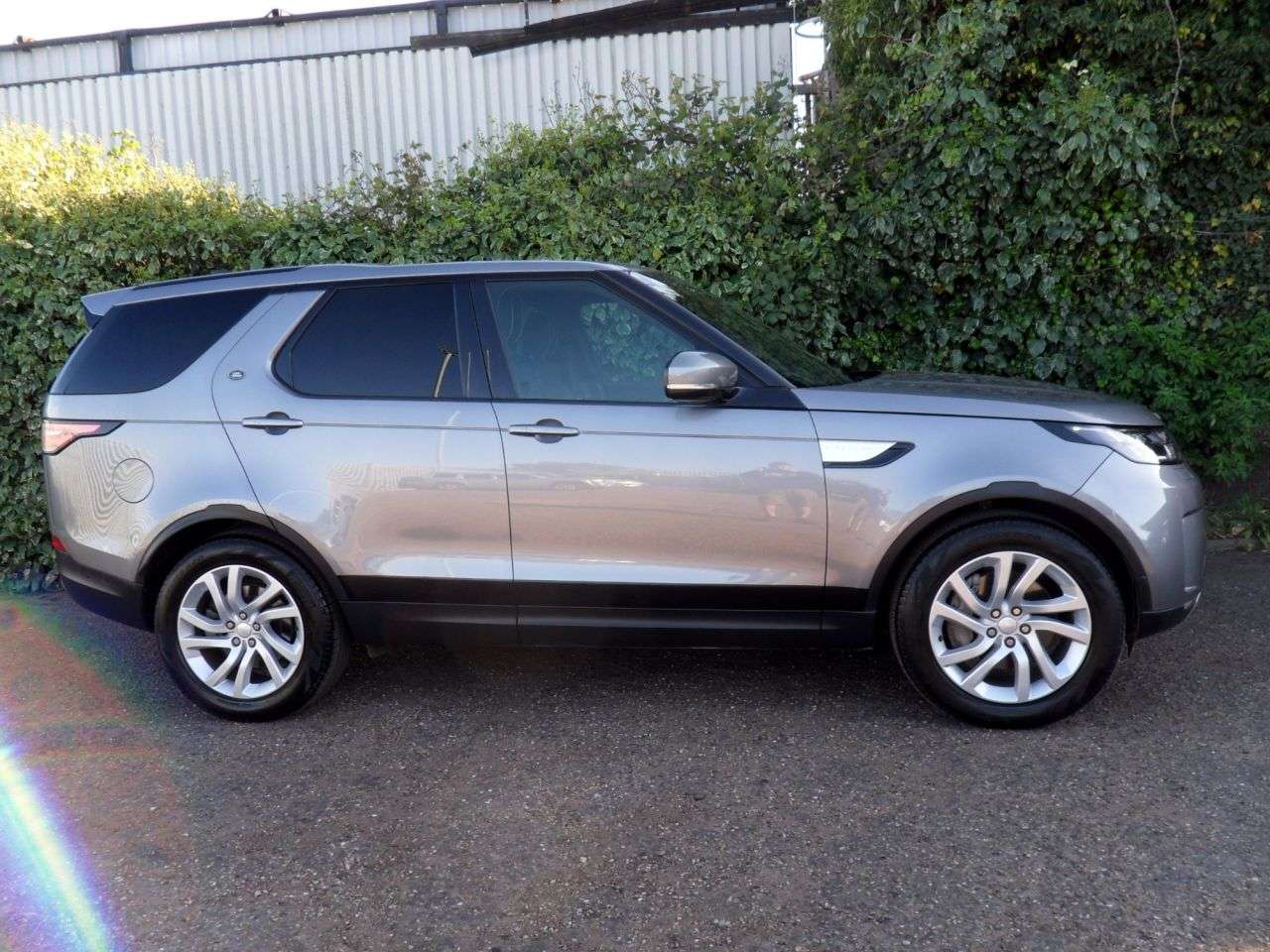 A 2020 LAND ROVER DISCOVERY 3.0 SD V6 HSE SUV 5dr Diesel Auto 4WD Euro 6 (s/s) (306 ps) Low Mileage Pan A 2020 LAND ROVER DISCOVERY 3.0 SD V6 HSE SUV 5dr Diesel Auto 4WD Euro 6 (s/s) (306 ps) Low Mileage Pan