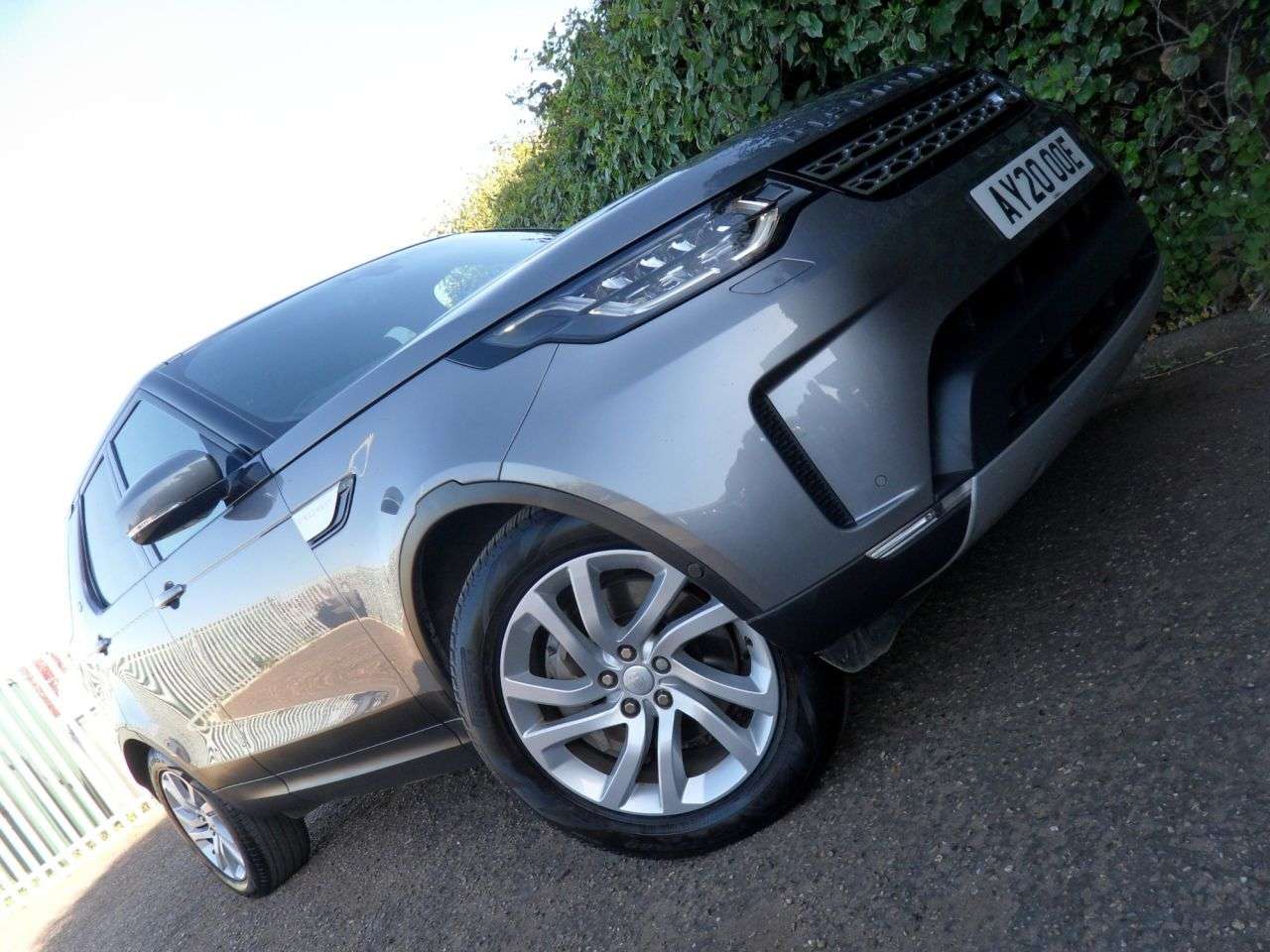 A 2020 LAND ROVER DISCOVERY 3.0 SD V6 HSE SUV 5dr Diesel Auto 4WD Euro 6 (s/s) (306 ps) Low Mileage Pan A 2020 LAND ROVER DISCOVERY 3.0 SD V6 HSE SUV 5dr Diesel Auto 4WD Euro 6 (s/s) (306 ps) Low Mileage Pan