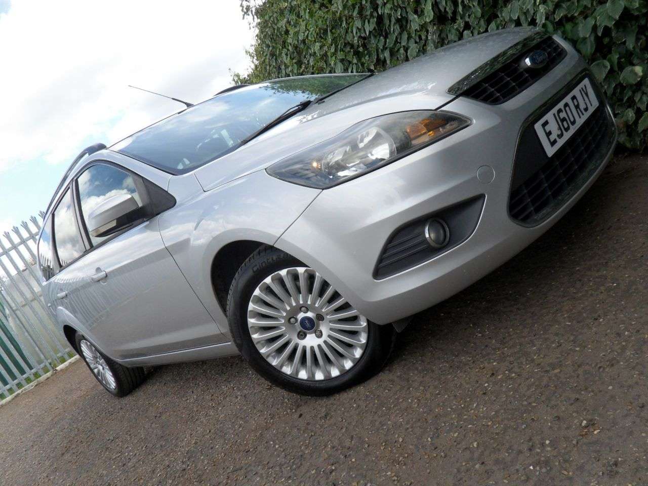 A 2010 FORD FOCUS 2.0 Titanium Estate 5dr Petrol Manual (169 g/km, 143 bhp) 18Ford Service St A 2010 FORD FOCUS 2.0 Titanium Estate 5dr Petrol Manual (169 g/km, 143 bhp) 18Ford Service St