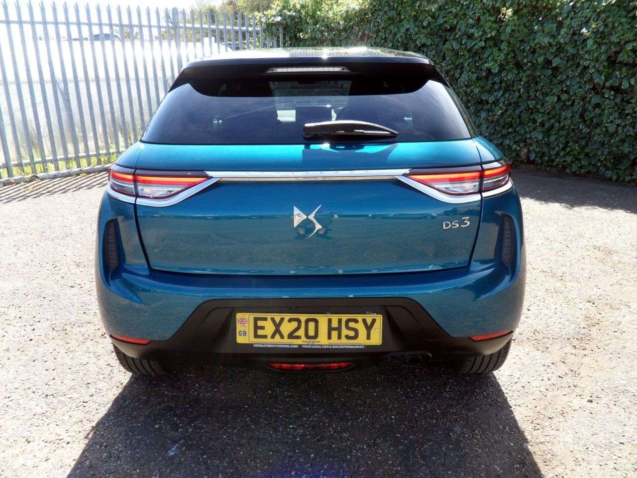 A 2020 DS AUTOMOBILES DS 3 CROSSBACK 1.2 PureTech Prestige Crossback 5dr Petrol Manual Euro 6 (s/s) (100 ps) Mil A 2020 DS AUTOMOBILES DS 3 CROSSBACK 1.2 PureTech Prestige Crossback 5dr Petrol Manual Euro 6 (s/s) (100 ps) Mil