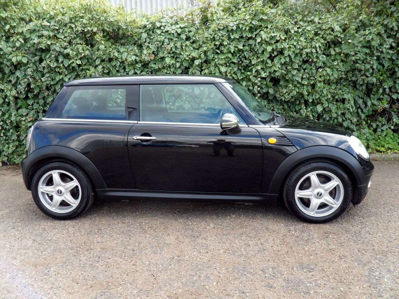 A 2009 MINI HATCH 1.4 One Hatchback 3dr Petrol Manual Euro 4 (95 ps) Mot11/26 New Clutch + Fr A 2009 MINI HATCH 1.4 One Hatchback 3dr Petrol Manual Euro 4 (95 ps) Mot11/26 New Clutch + Fr