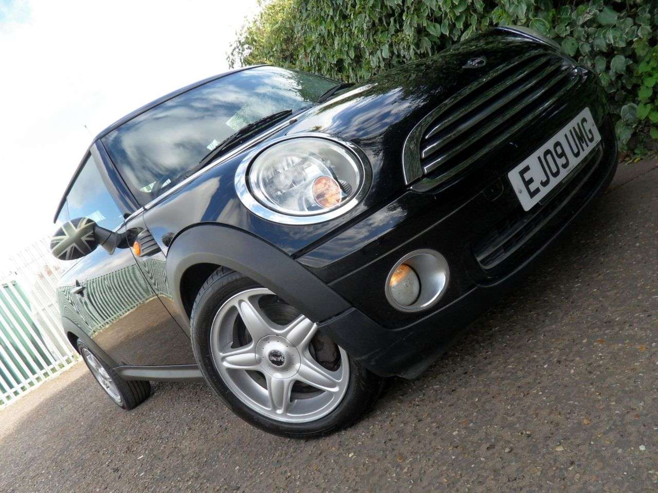 A 2009 MINI HATCH 1.4 One Hatchback 3dr Petrol Manual Euro 4 (95 ps) Mot11/26 New Clutch + Fr A 2009 MINI HATCH 1.4 One Hatchback 3dr Petrol Manual Euro 4 (95 ps) Mot11/26 New Clutch + Fr