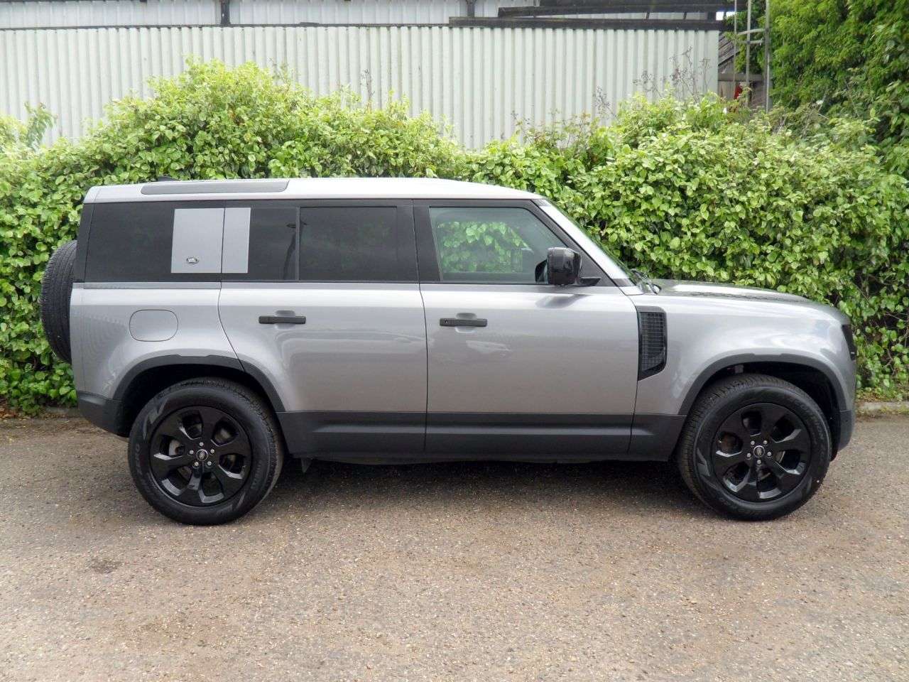 A 2020 LAND ROVER DEFENDER 110 2.0 SD4 S SUV 5dr Diesel Auto 4WD Euro 6 (s/s) (200 ps) Eiger Grey Black Pa A 2020 LAND ROVER DEFENDER 110 2.0 SD4 S SUV 5dr Diesel Auto 4WD Euro 6 (s/s) (200 ps) Eiger Grey Black Pa