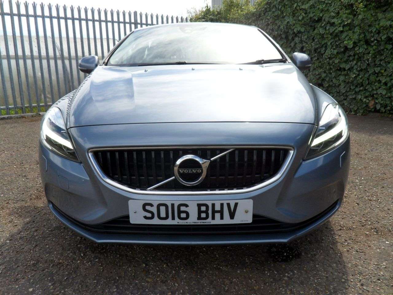 2016 VOLVO V40 2016 VOLVO V40