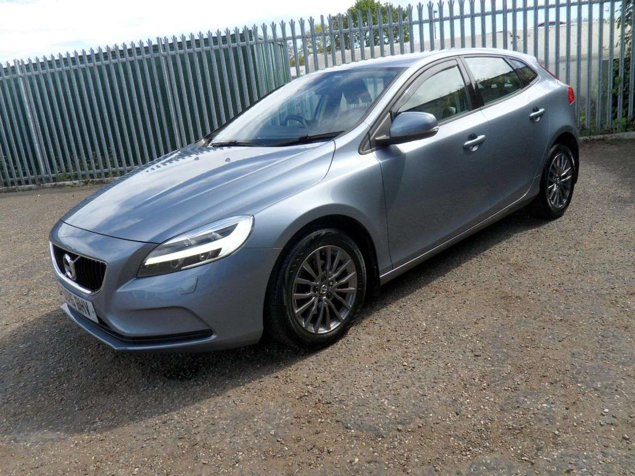 2016 VOLVO V40 2016 VOLVO V40