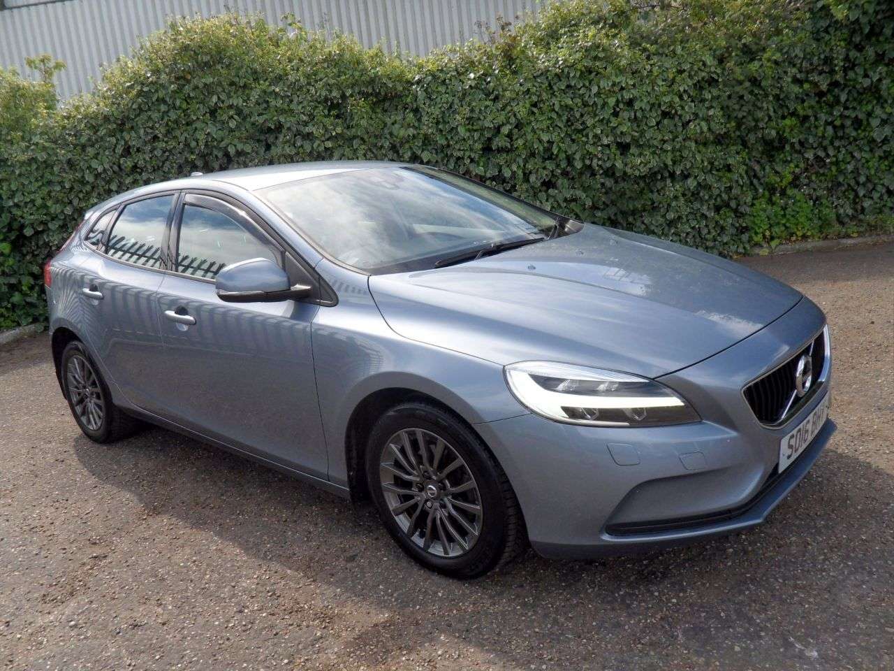2016 VOLVO V40 2016 VOLVO V40
