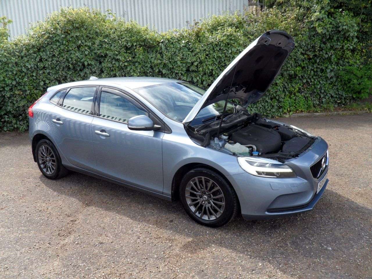 2016 VOLVO V40 2016 VOLVO V40