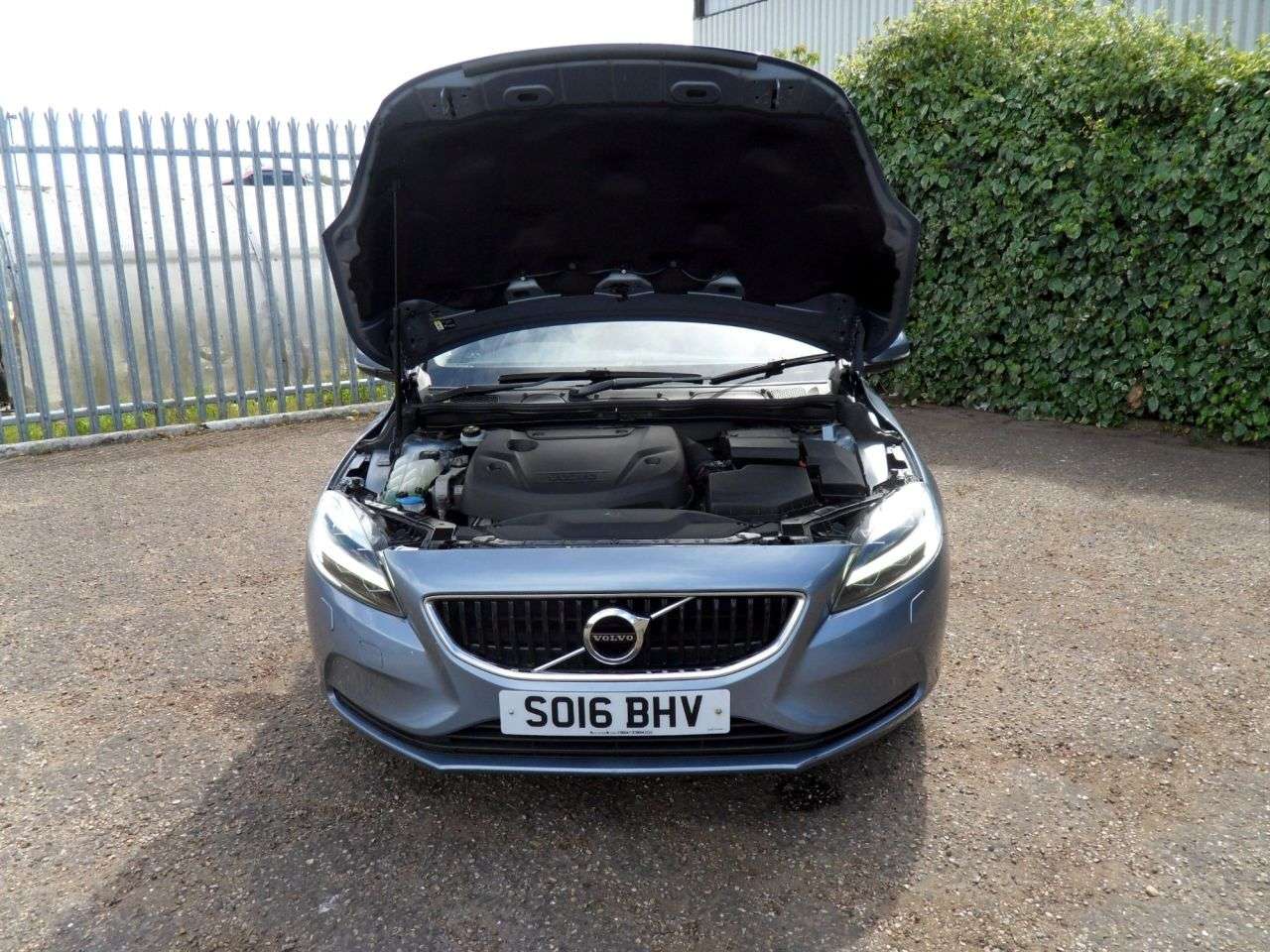 2016 VOLVO V40 2016 VOLVO V40