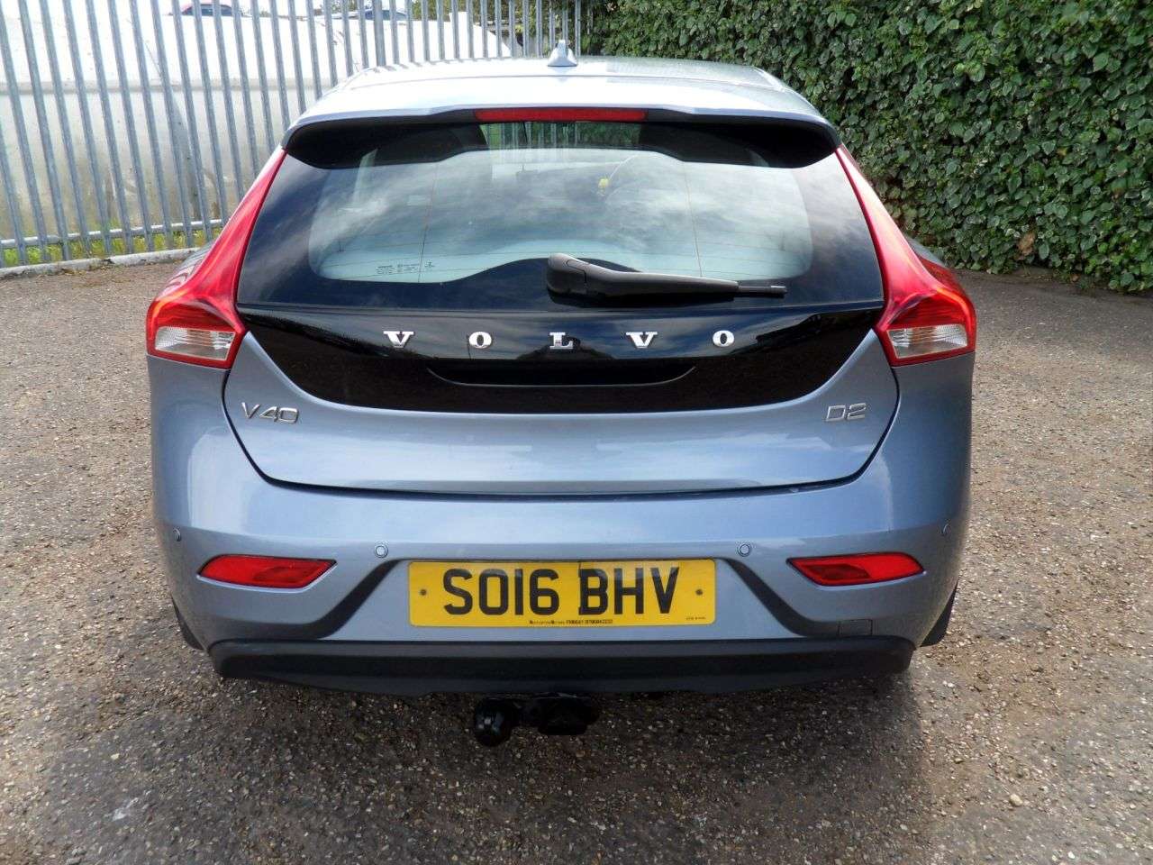 A 2016 VOLVO V40 2.0 D2 Momentum Hatchback 5dr Diesel Manual Euro 6 (s/s) (120 ps) Mussel Bl A 2016 VOLVO V40 2.0 D2 Momentum Hatchback 5dr Diesel Manual Euro 6 (s/s) (120 ps) Mussel Bl