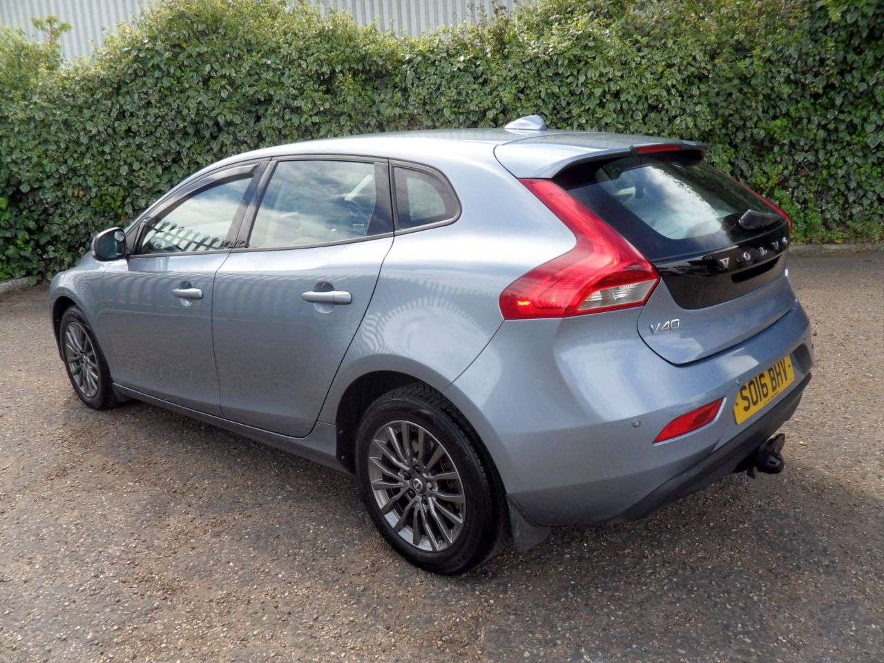 2016 VOLVO V40 2016 VOLVO V40