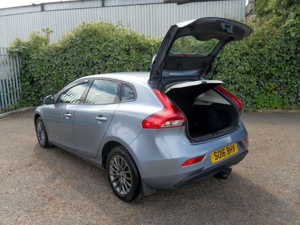 2016 VOLVO V40 2016 VOLVO V40