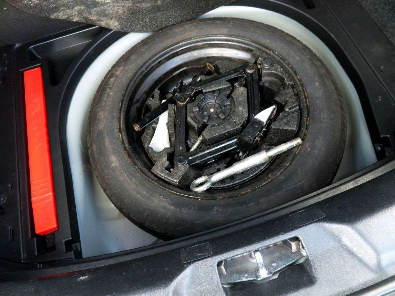 2016 VOLVO V40 2016 VOLVO V40